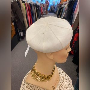 Vintage Ladies White Pillbox Hat